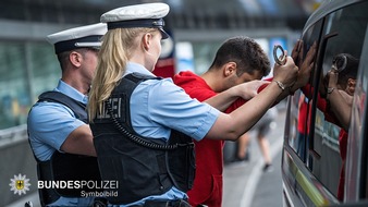 Bundespolizeidirektion München: Bundespolizeidirektion München: Zweimal Widerstand am Sonntagmorgen - drei leicht verletzte Bundespolizisten