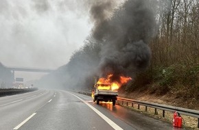 Feuerwehr Dortmund: FW-DO: Kleintransporter brennt auf der BAB 45