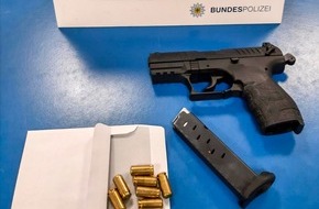 Bundespolizeiinspektion Bad Bentheim: BPOL-BadBentheim: 21-Jähriger hat geladene Schreckschusswaffe in der Bauchtasche