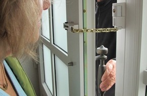 Kreispolizeibehörde Rhein-Kreis Neuss: POL-NE: Kripo ermittelt nach Trickdiebstahl - Fahndung nach falscher Gesundheitsamt-Mitarbeiterin