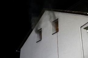 FW-MK: Arbeitsintensiver Tag für die Feuerwehr Iserlohn Feuer auf Balkon, Brandgeruch in Hennen, Kritischer Wohnungsbrand am Dördel