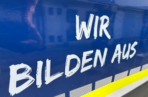 Hauptzollamt Augsburg: HZA-A: Karrierem&ouml;glichkeiten beim Zoll / Hauptzollamt Augsburg mit Infostand am K&ouml;nigsplatz
