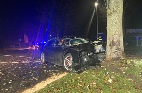 Polizeiinspektion Stade: POL-STD: Verkehrsunfall mit sechs zum Teil schwer verletzten Autoinsassen in Stade - Rettungskräfte angegriffen