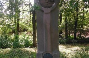 Polizei Düren: POL-DN: Bronzescheibe aus Denkmal gestohlen