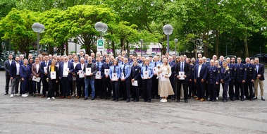 Polizeipr&auml;sidium Mainz: POL-PPMZ: Verfassungstag in Rheinland-Pfalz: 149 Bef&ouml;rderungen im Polizeipr&auml;sidium Mainz