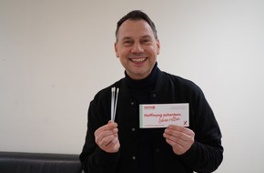 DKMS Donor Center gGmbH: Im DKMS Talk: Sebastian Fitzek - Bestsellerautor ruft zur Registrierung als Stammzellspender auf