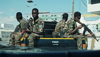ProSieben: Urlaub pervers? Thilo Mischke begleitet für "Uncovered" Kriegstouristen in Somalia