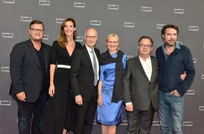 Constantin Film: DIE SCHÖNSTE ZEIT UNSERES LEBENS eröffnet Filmfest Hamburg / Nicolas Bedos' Komödie mit Doria Tillier verzaubert das Publikum