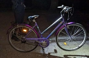 Polizeiinspektion Stade: POL-STD: 37-jähriger Buxtehuder flüchtet vor der Polizei und lässt Fahrrad zurück - Polizei sucht rechtmäßigen Eigentümer