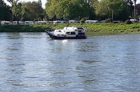 Polizei Duisburg: POL-DU: Köln: Sportboot fährt auf Kribbe und endet in Schieflage - Besatzung gerettet