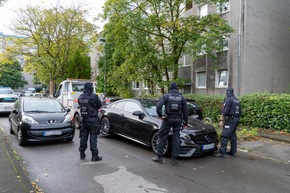 POL-D: Haftbefehl gegen bekannten Prediger - Verdacht des gewerbs- und bandenmäßigen Betrugs - Bilder zur heutigen Pressekonferenz