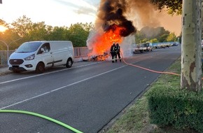 Feuerwehr Mülheim an der Ruhr: FW-MH: Wohnwagen brennt in voller Ausdehnung