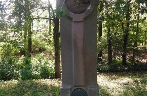 Polizei Düren: POL-DN: Bronzescheibe aus Denkmal gestohlen
