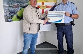 Bundespolizeiinspektion Trier: BPOL-TR: Bundespolizei Trier spendet 1.000 Euro an Förderverein in Speicher