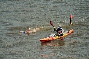 Überragender Erfolg am &quot;Big Apple&quot; / Nathalie Pohl gewinnt als erste Deutsche legendäres &quot;20 Bridges Swim&quot; und bewältigt &quot;Triple Crown of Open Water Swimming&quot; (FOTO)