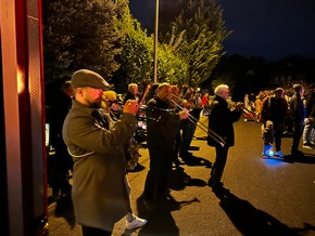FW Hennef: Feuerwehr Hennef unterstützt Martinszüge