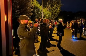 Freiwillige Feuerwehr Hennef: FW Hennef: Feuerwehr Hennef unterstützt Martinszüge