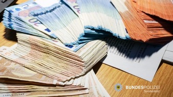 Bundespolizeidirektion München: Bundespolizeidirektion München: Ehrliche Finder: In zwei Fällen über 8.700 Euro abgegeben