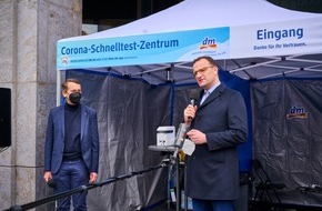 dm-drogerie markt: 100. dm Corona-Schnelltest-Zentrum eröffnet in Berlin: Bundesgesundheitsminister Jens Spahn informiert sich über das dm-Engagement