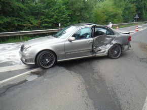 POL-DN: Schwerer Verkehrsunfall erfordert Sachverständigen