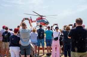 DRF Luftrettung: DRF Luftrettung feiert Jubiläumsjahr in Stuttgart / Großes Interesse am Tag der offenen Tür bei Christoph 51