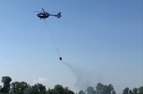 Landesamt für Zentrale Polizeiliche Dienste NRW: POL-LZPD: Polizeifliegerstaffel NRW trainiert Feuerlöschen aus der Luft