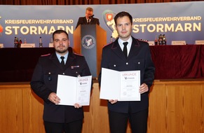 FW-Stormarn: Mitgliederversammlung: Thomas Proß von der Feuerwehr Poggensee mit dem deutschen Feuerwehr-Ehrenkreuz in Silber ausgezeichnet