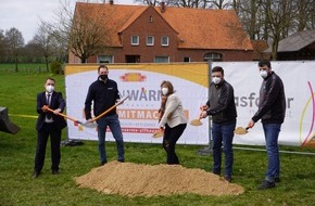 Glasfaser NordWest GmbH & Co. KG: Fernwärme und Glasfaser im Doppelpack: Flächendeckender Netzausbau in Alfhausen startet