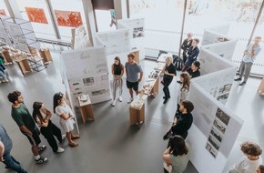 Universit&auml;t Kassel: Zur&uuml;ck in die Zuk&uuml;nfte: Semesterausstellung Rundgang am Fachbereich ASL
