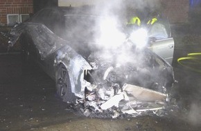 Polizei Minden-Lübbecke: POL-MI: Audi nach Motorbrand nur noch Schrott