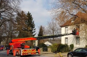 Feuerwehr Schwelm: FW-EN: Unterstützung für den Rettungsdienst - Rettung über die Drehleiter