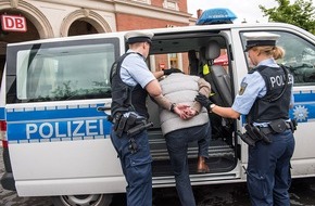 Bundespolizeidirektion München: Bundespolizeidirektion München: Eine Fahrt, zwei Einlieferungen/ Bundespolizei bringt Migranten in Haft