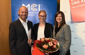 MCI Austria: MCI Absolventin Julia Wäger mit Wissenschaftspreis 2016 ausgezeichnet - BILD