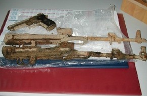 Polizeipräsidium Mittelfranken: POL-MFR: (1283) Waffen im Kanal gefunden - 
hier: Bildveröffentlichung