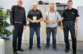 Polizei Braunschweig: POL-BS: Inspektionsleiter der Polizei dankt zwei Braunschweigern für ihr beherztes Eingreifen