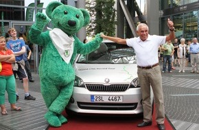 Skoda Auto Deutschland GmbH: Für unter 100 Euro durch Europa: Rekordtour des SKODA Citigo CNG macht Station in Berlin (BILD)
