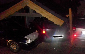 Polizei Düren: POL-DN: Alkoholisierter Fahrzeugführer bringt bei Unfall Carport zum Einsturz