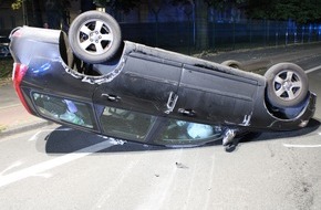 Polizeipräsidium Hamm: POL-HAM: Volvo landet nach Verkehrsunfall auf dem Dach