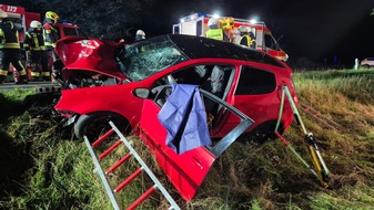 Feuerwehren VG Westerburg: FW VG Westerburg: PKW prallte frontal gegen Baum - Feuerwehr sichert Fahrzeug mit technischem Ger&auml;t