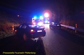 Feuerwehr Plettenberg: FW-PL: Verkehrsunfall mit zwei Leichtverletzten im OT- Mühlhoff.