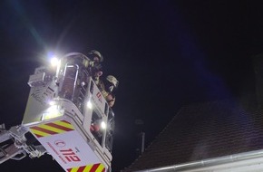 Freiwillige Feuerwehr Menden: FW Menden: Brand in einem Mehrfamilienhaus in Menden - eine verletzte Person