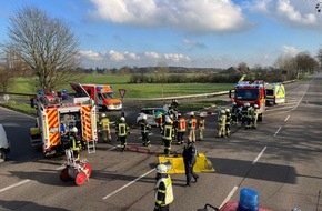 Freiwillige Feuerwehr Kalkar: Feuerwehr Kalkar: Verkehrsunfall mit drei beteiligten Fahrzeugen