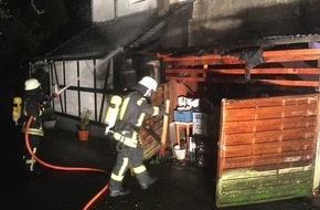 Feuerwehr Haan: FW-HAAN: Anbau eines Restaurants in Flammen - zwei Verletzte