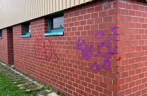 Polizei Rheinisch-Bergischer Kreis: POL-RBK: Overath - Farbschmierereien auf dem Schulgelände