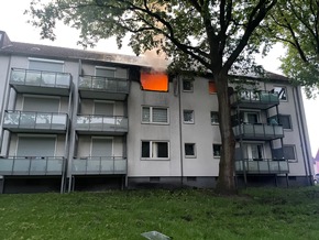 FW Lehrte: Wohnung in Lehrte brennt komplett aus