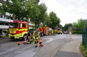 Feuerwehr Ratingen: FW Ratingen: Bilder zum Bericht: Wohnungsbrand im Suterrain, erschwerter Zugang zum Brandherd