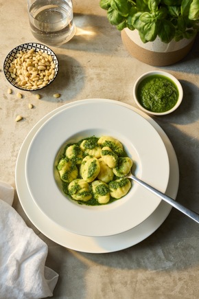 Gnocchi mit Kräuterpesto: italienischer Frühlingsgenuss mit Kartoffeln