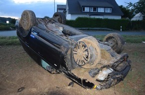 Kreispolizeibehörde Herford: POL-HF: Range Rover überschlägt sich - Fahrer bleibt unverletzt