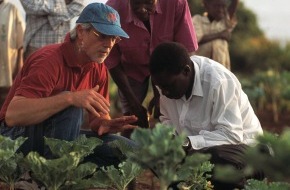 Biovision Stiftung für ökologische Entwicklung: Alternativer Nobelpreis geht erstmals an einen Schweizer / Hans Rudolf Herren wird für seinen Einsatz gegen Hunger und Armut ausgezeichnet (BILD)