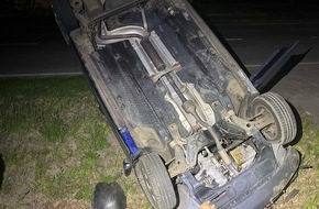 Polizei Minden-L&uuml;bbecke: POL-MI: Insassen aus &uuml;berschlagenem Pkw fl&uuml;chten von Unfallstelle